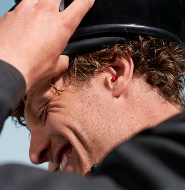 Motorhelm biedt onvoldoende bescherming tegen gehoorschade
